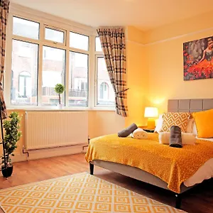Private Bliss Near Luton Station Luton (Bedfordshire)
