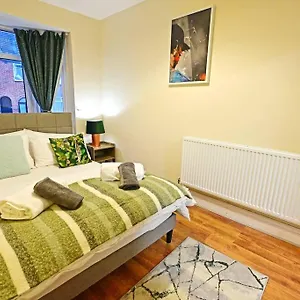 Modern - Near Luton Station Luton (Bedfordshire)