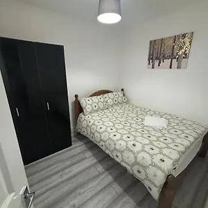 Newly Refurbished 1 Bed Flat 7 Mins From Luton Airport Luton (Bedfordshire)
